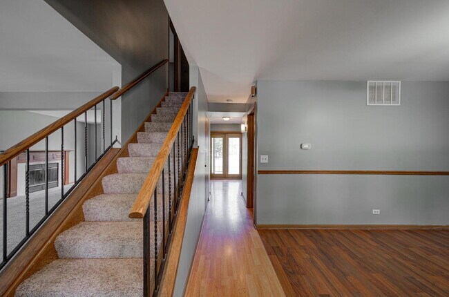 Building Photo - 2340 Blue Spruce Ln