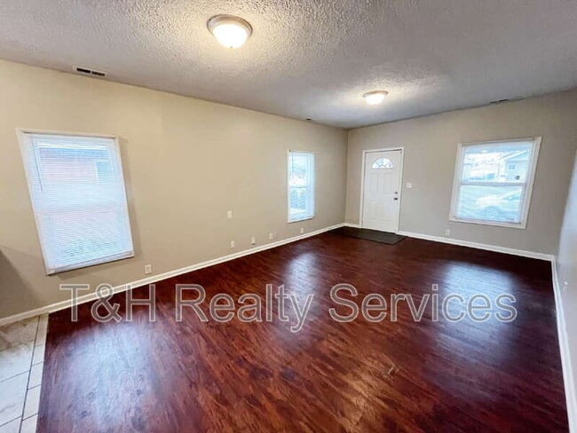 Building Photo - 1629 Hoefgen St