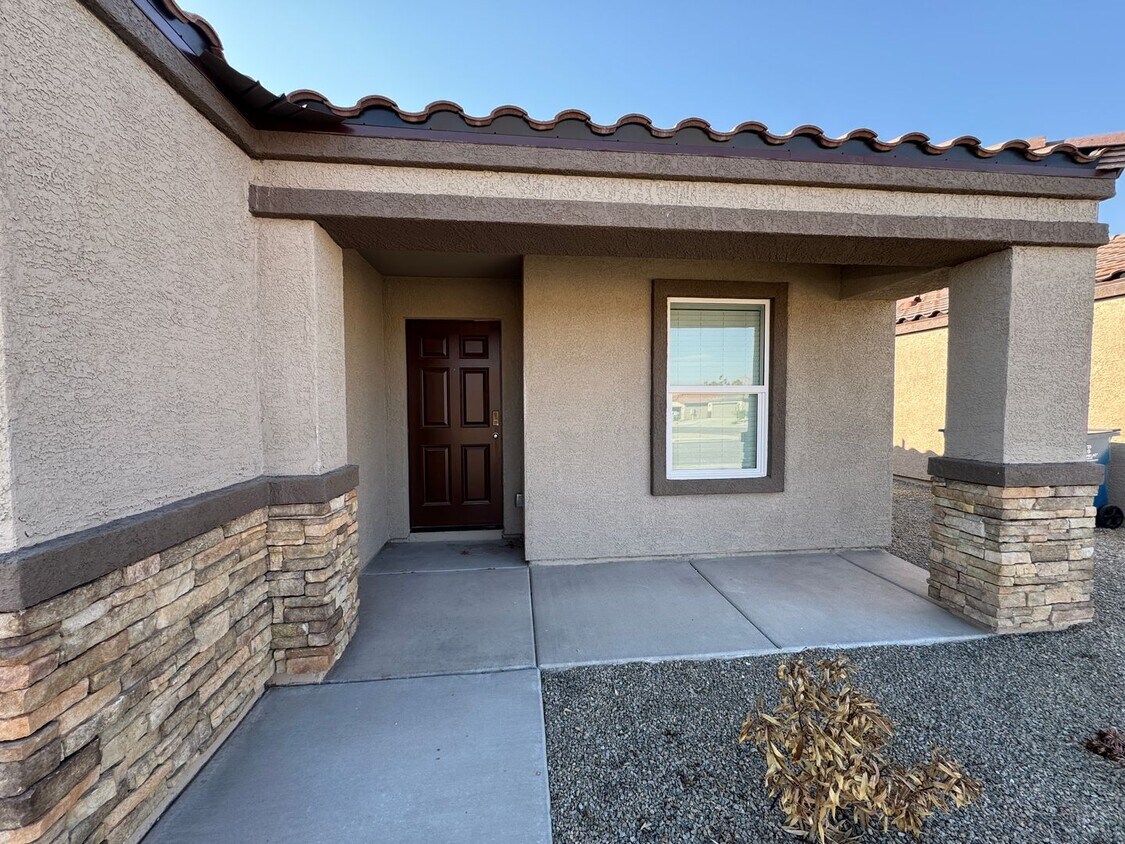 Foto principal - 3 bedroom Newer home