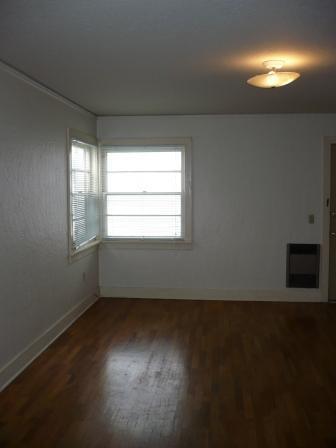 Building Photo - 748 W 8th Ave