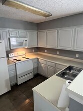 Building Photo - 200 Pecan Dr