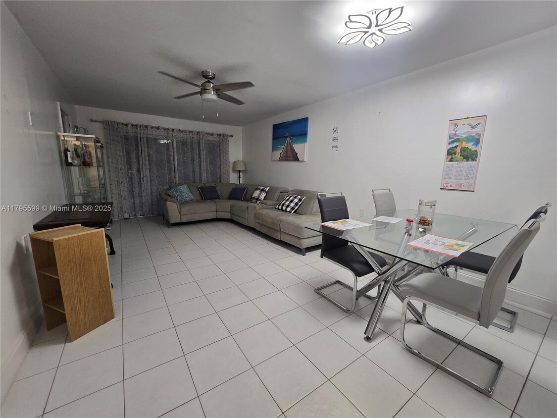 Building Photo - 1210 Bahama Bend