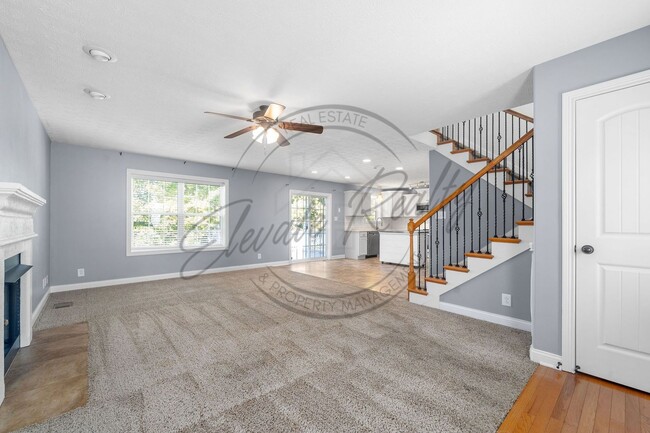 Foto del edificio - Charming 3-Bedroom Home with Bonus Room, F...