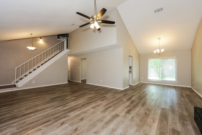 Building Photo - 2533 Bentley Dr