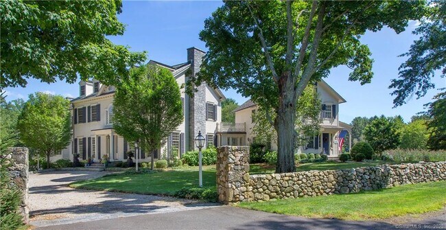 Foto del edificio - 78 Bulkley Ave N
