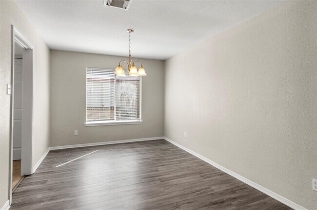 Building Photo - 22306 Red River Dr