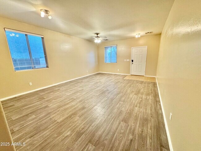 Foto del edificio - 42564 W Palmyra Ct
