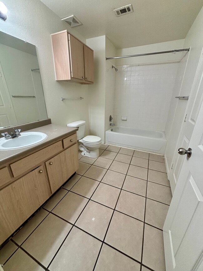 Foto del edificio - Riverwalk Townhomes