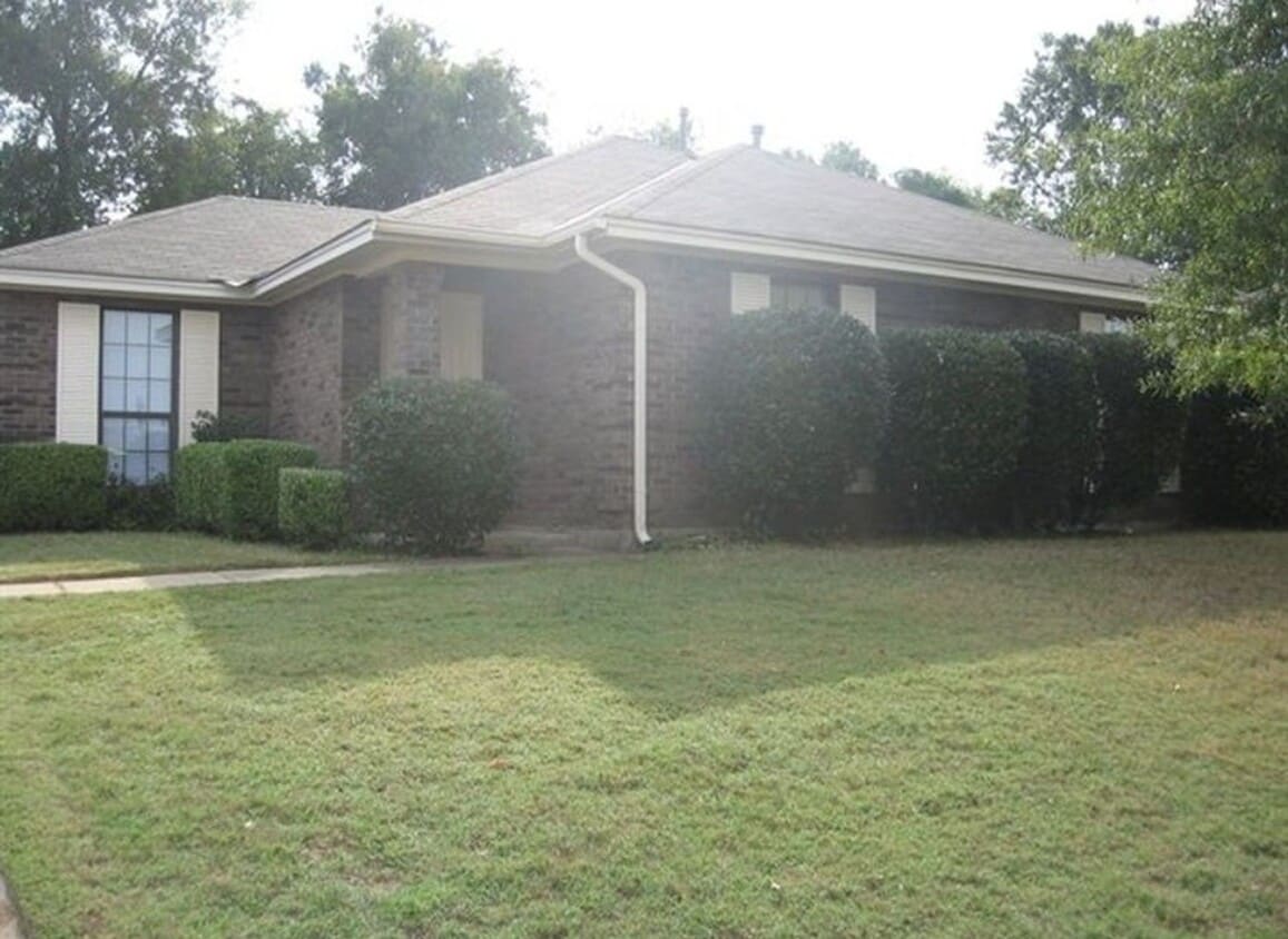 Primary Photo - Freshly Redone Family Home