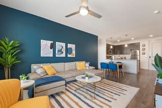 Building Photo - 711 W Broadway Rd