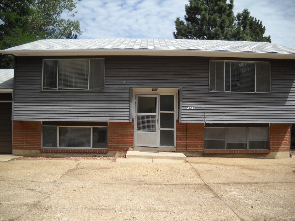Primary Photo - Spacious Bi-Level Home with Great Views