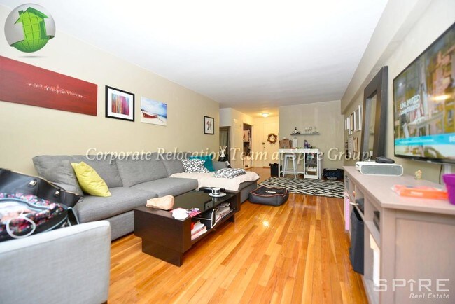 Foto del edificio - 3343 Crescent St