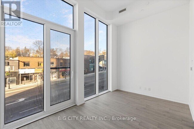 Photo du bâtiment - 2020 Bathurst St