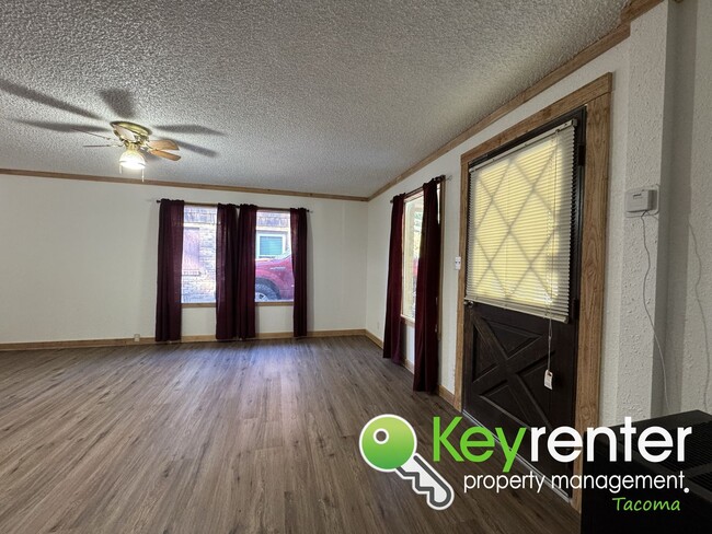 Building Photo - Newly Remodeled 2-Bedroom Home in Morton!