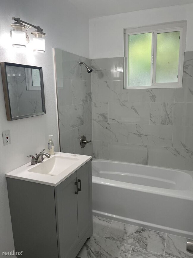 Foto del edificio - 2 br, 1 bath 4plex - 910 Easton Street 912