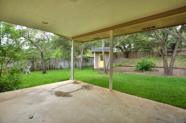 Building Photo - 1604 Barcus Dr