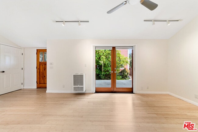 Building Photo - 1355 N McCadden Pl