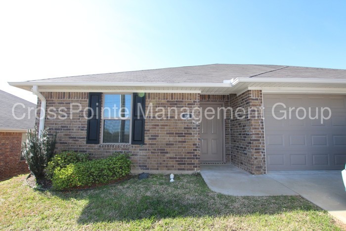 Primary Photo - 3 bedroom duplex near UT Tyler