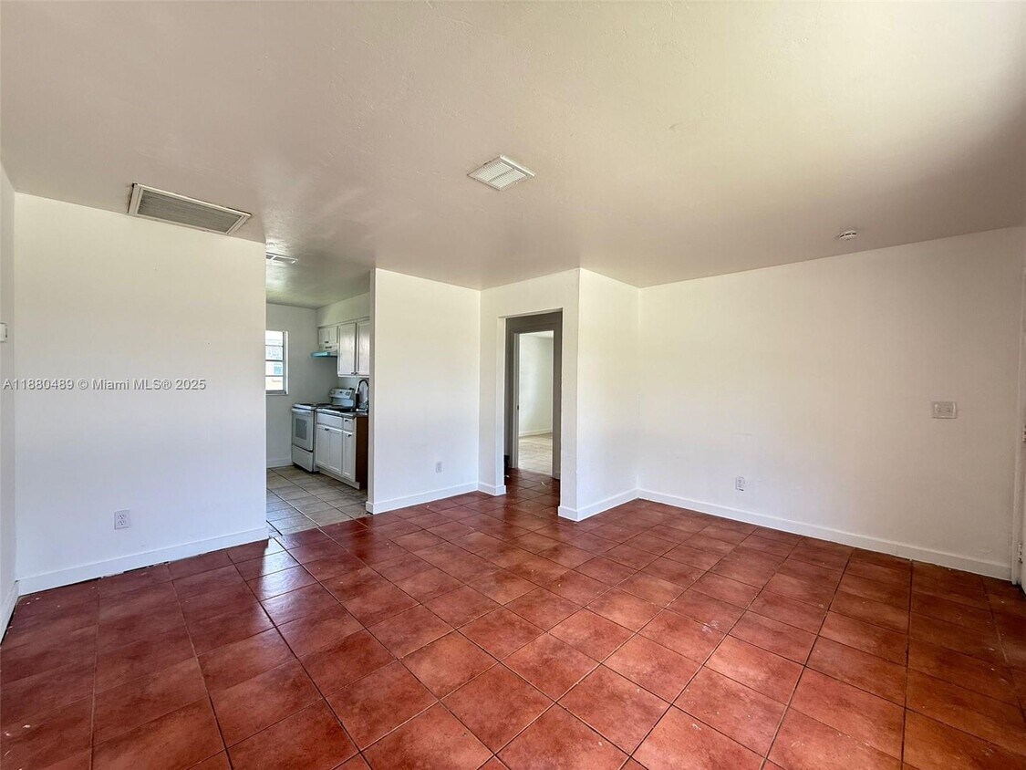 Foto principal - 1703 Palm Dr