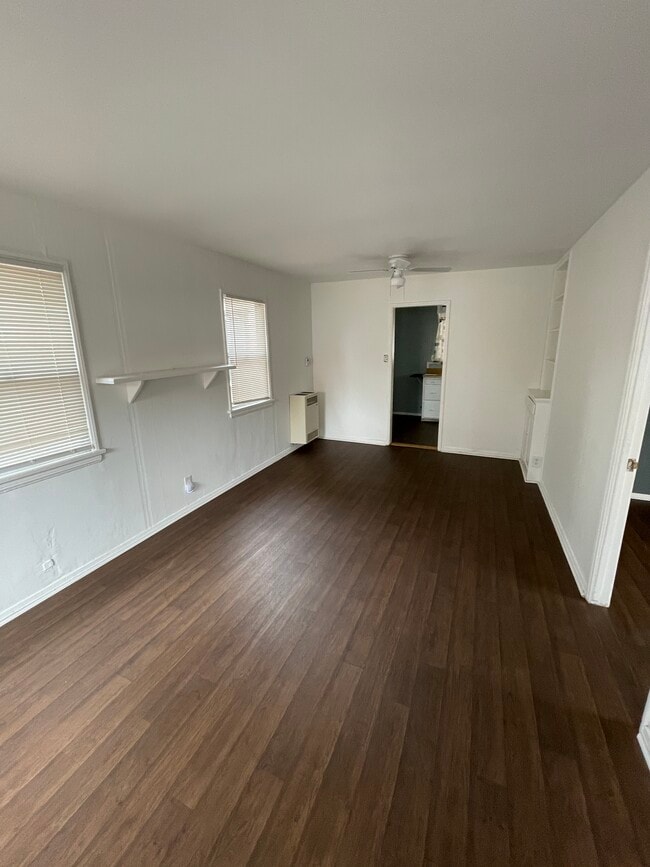 Building Photo - 8033 Rosecrans Ave
