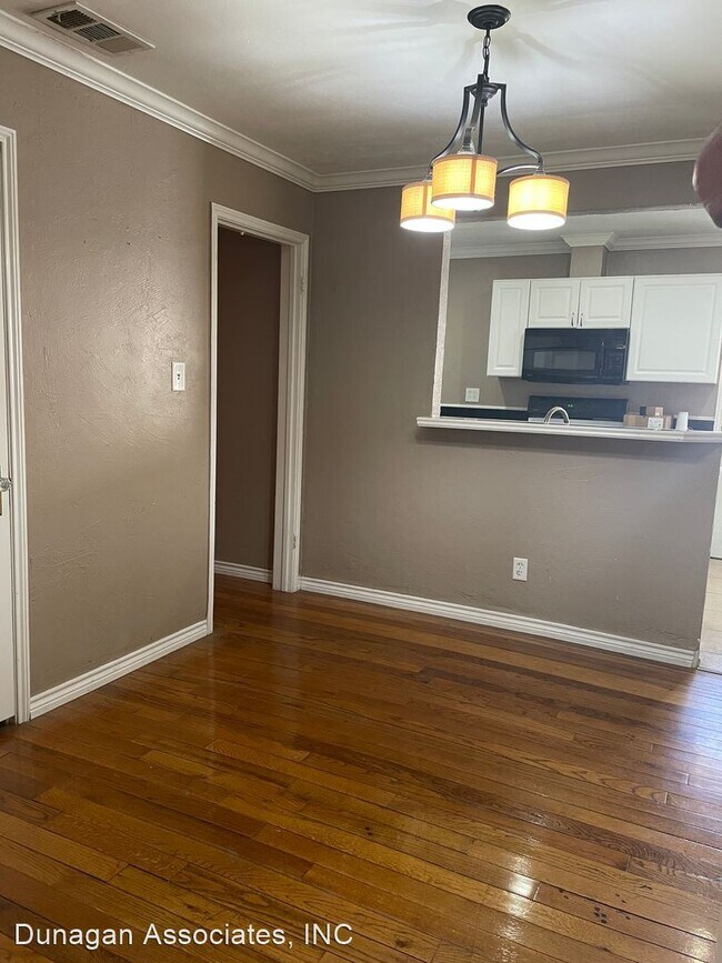 Building Photo - 2 br, 1 bath House - 612 N Chestnut St