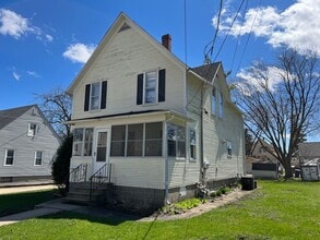 Building Photo - 1204 State St