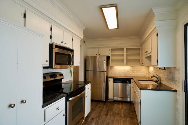 Photo - 2 Bed 2 Bath in Desirable Green Hills! House