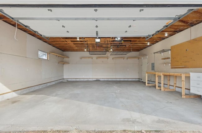 Building Photo - 215 Sherwood Rd