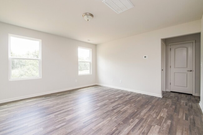 Building Photo - 1059 Manor Dr