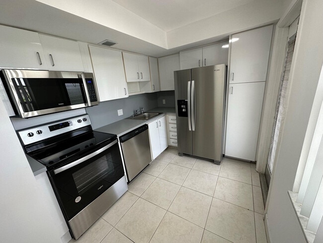 Building Photo - 2651 S Course Dr