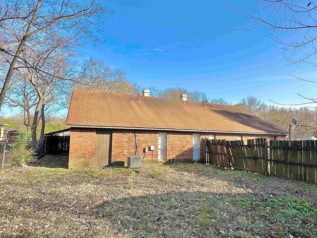 Building Photo - 2065 Goldbrier Ln