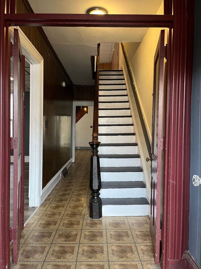 Foto del edificio - Large 4 Bedroom, 1 Bathroom in Columbia!