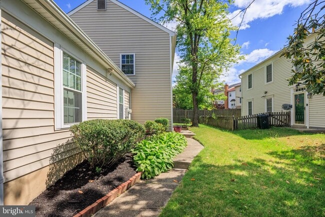Foto del edificio - 2432 Hyannis Ln