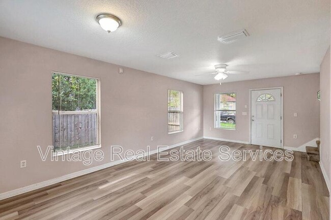 Photo - 720 Newton Ave S House