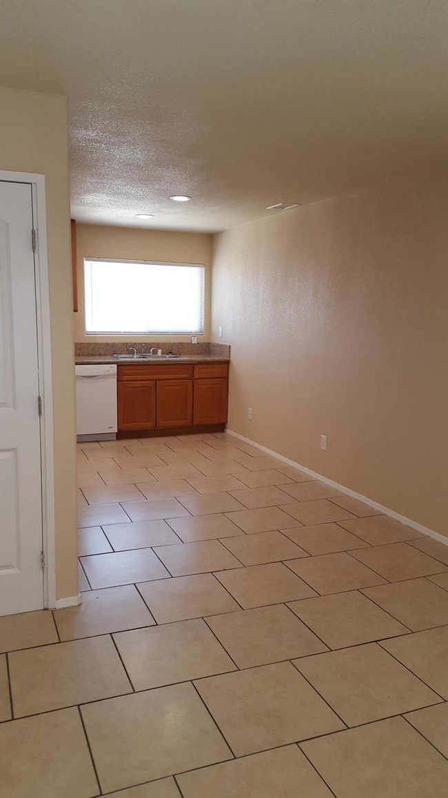 Foto del edificio - 8712 California City Blvd
