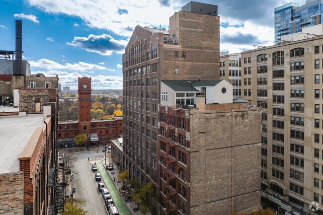Calle 720 S Dearborn - New Franklin Building