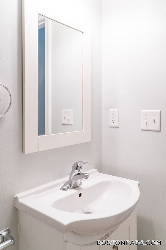 Building Photo - 26 Portland St