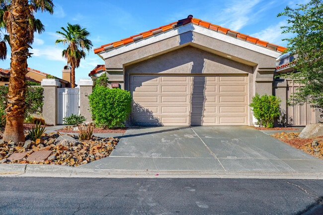 Building Photo - 496 Desert Holly Dr