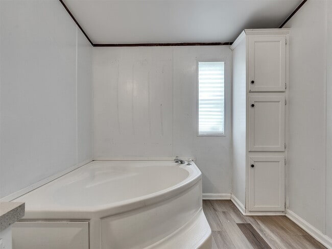 Building Photo - 25779 Almarie Dr