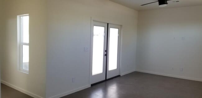 Photo - 2334 N Evergreen St House