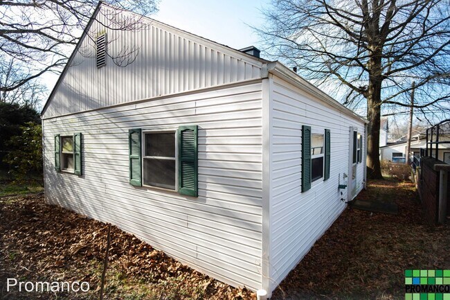 Building Photo - 2 br, 1 bath House - 324 High School Lane