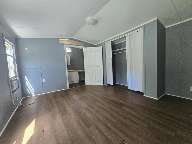 Building Photo - 1380 Mapleash Ave