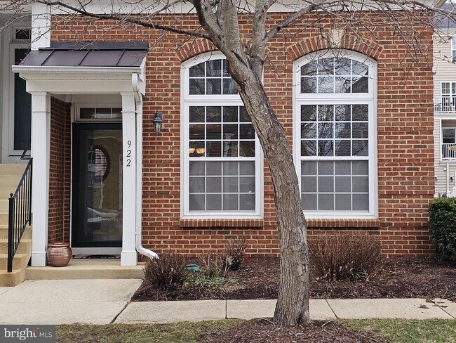 Foto del edificio - 922 Pine Forest Ln