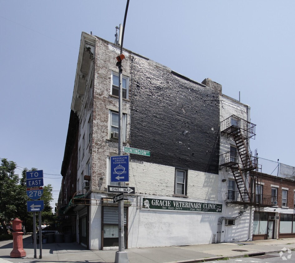 Primary Photo - 561 Clinton St