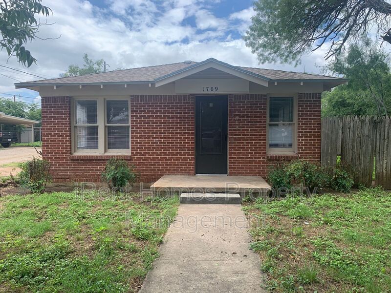 1709 S Van Buren St, San Angelo, TX 76901 House for Rent in San