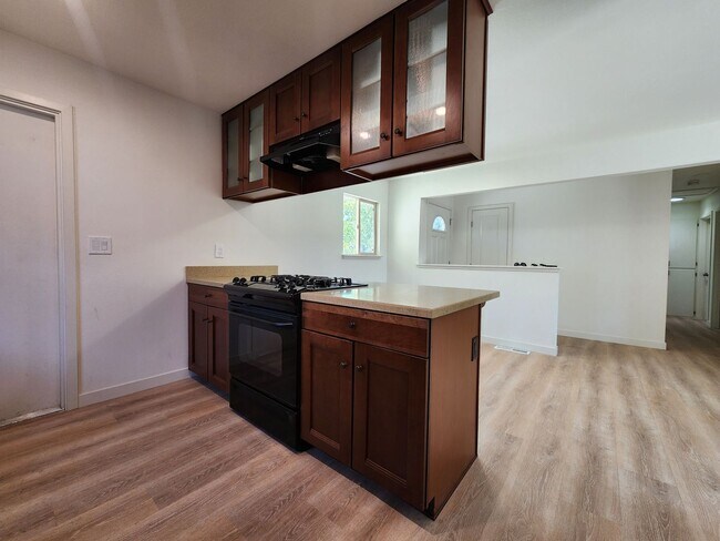 Foto del edificio - Rohnert Park Home with Large Fenced Yard
