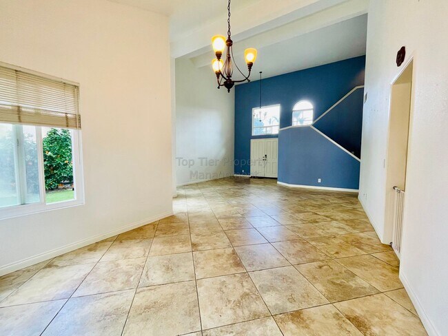 Building Photo - ***4 bed / 2.5 bath / 2,067 sqft House in ...