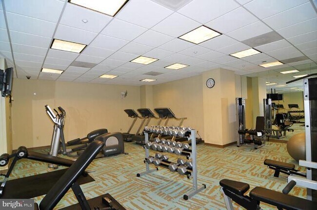Building Photo - 1150 K St NW