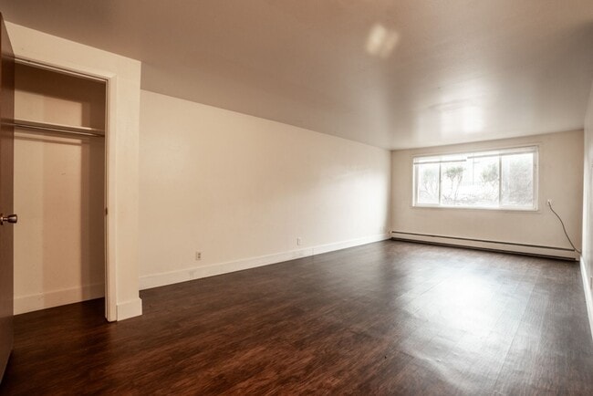 Building Photo - Robertson1001 (KC-JF)