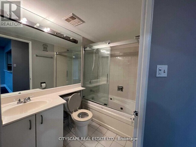 Photo du bâtiment - 55 Elm Dr W